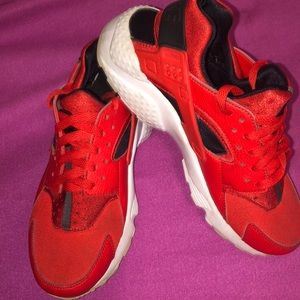 Red nike sneaker,size 5Y.